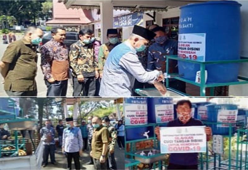 PDAM Tirta Sakti menyerahkan bantuan HANDWASHER Ke Kantor - Kantor Dan Posko Pencegahan Covid-19 PDAM Tirta Sakti menyerahkan bantuan HANDWASHER Ke Kantor - Kantor Dan Posko Pencegahan Covid-19