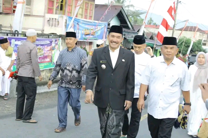 Pj Bupati Kerinci Asraf Sholat Idul Fitri Di Masjid Raya Desa Sebukar