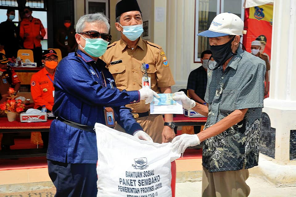 Fachrori Salurkan JPS Covid-19 untuk 3.523 KK Warga Tanjabbar