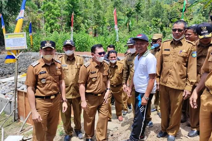 Wako Ahmadi Meletakan Batu Pertama Pembangunan TPS3R