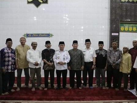 Dampingi Gubernur Jambi, Wako Zubir Berikan Bantuan Kepada Anak Yatim