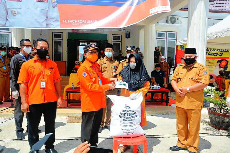 Fachrori Salurkan JPS Covid-19 untuk 3.523 KK Warga Tanjabbar