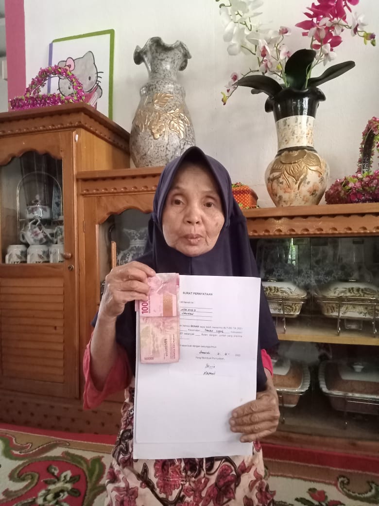 Kades Semerah Mhd Ihsan  Salurkan BLT, Masyarakat Ucapkan Terima Kasih