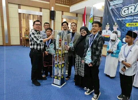 Tutup Lomba Bahasa Inggris Tingkat SMP Sederajat, Ini Harapan Wako Ahmadi