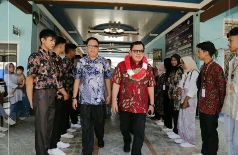 Wako Ahmadi Buka Pentas Seni Dan Musik SMA N 2 Sungai Penuh