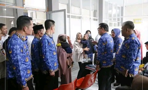 Wako Ahmadi  Dan Wawako Antos Tinjau Anak Yang Terindikasi Stunting