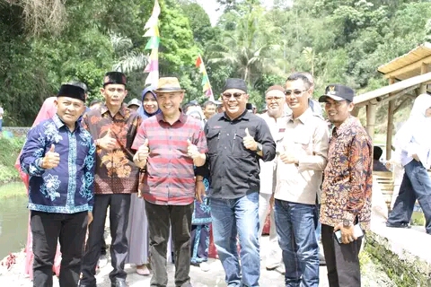 Bupati Kerinci Adirozal Resmikan BUMDes Desa Keluru Kecamatan Keliling Danau