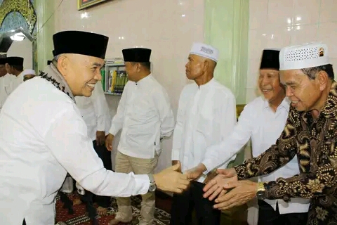 Bupati Kerinci Hadiri Pengajian BKMT Sekaligus Pelepasan Jamaah Calon Haji
