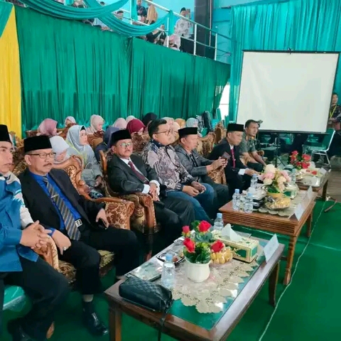 Hutri Randa, S.Sos, MM Wakili Pimpinan DPRD Kota Sungai Penuh menghadiri Wisuda IAIN Kerinci ke VII tahun 2023
