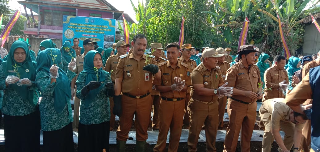 Pj Bupati Kerinci Asraf Lakukan Tanam Cabe Serentak Di Seluruh Indonesia