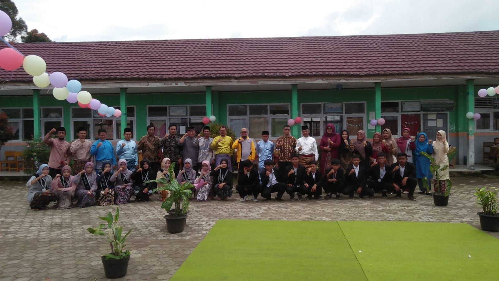Penuh Haru, Perpisahan Dan Pelepasan SMP 12 Kerinci Sukses Dan Meriah