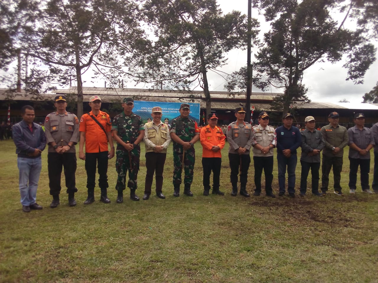 Buka Apel Siaga Status Gunung Kerinci,  Gubernur Alharis Didampingi  Bupati Kerinci H.Adirozal  