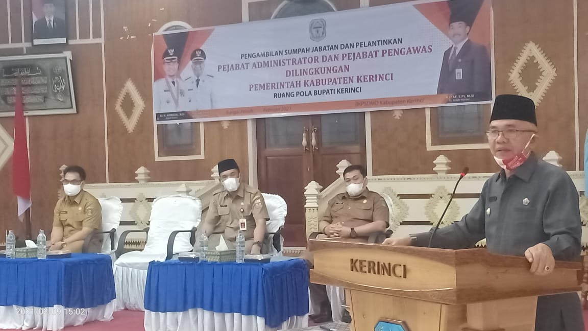 Bupati Kerinci Adirozal kembali sumpah jabatan dan sekaligus melantik 55 Pejabat Eselon III dan IV