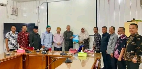 Bapemperda DPRD Kota Sungai Penuh Kunker Ke DPRD Padang 
