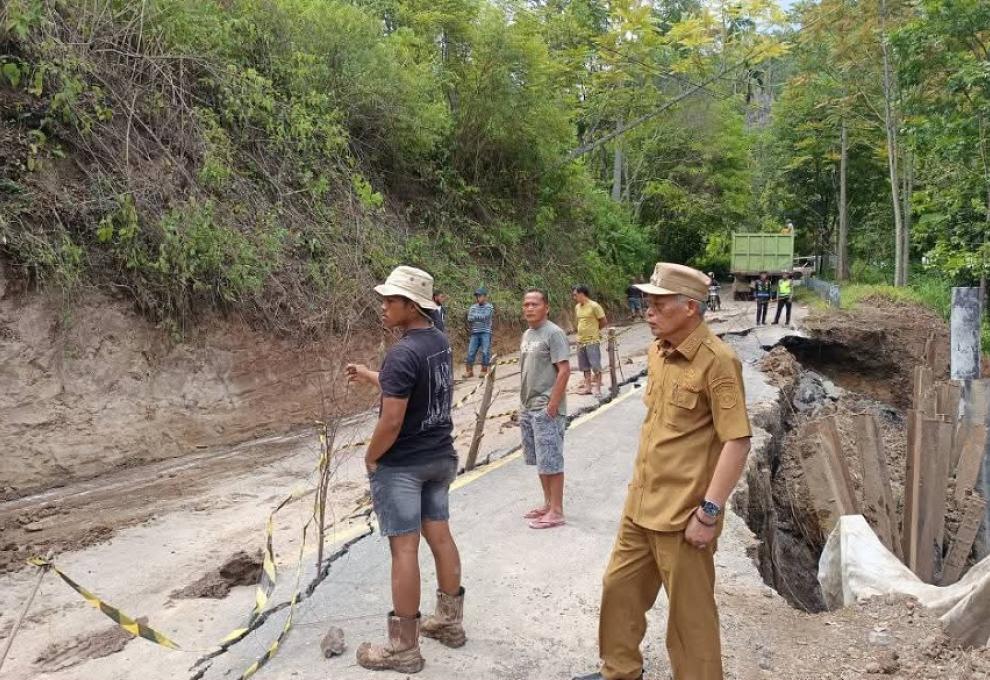 Wawako Azhar Hamzah Tinjau Perbaikan Jalan Pasca Longsor Di KM 4 Puncak