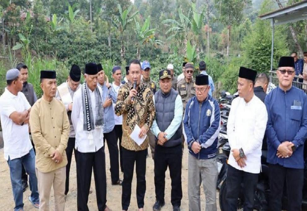 Dorong Pengembangan Komoditas Kopi, Wako Alfin Serahkan Bantuan Bibit & Kompos ke Petani RKE
