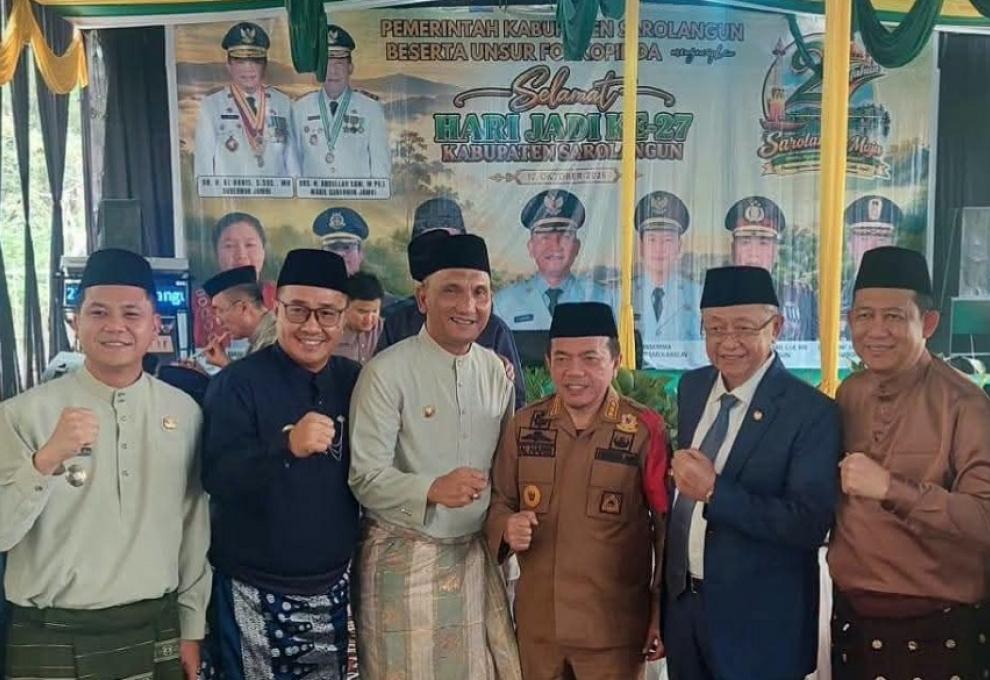 Momen Hangat Walikota Alfin Saat Hadiri Rapat Paripurna HUT ke-27 Kabupaten Sarolangun