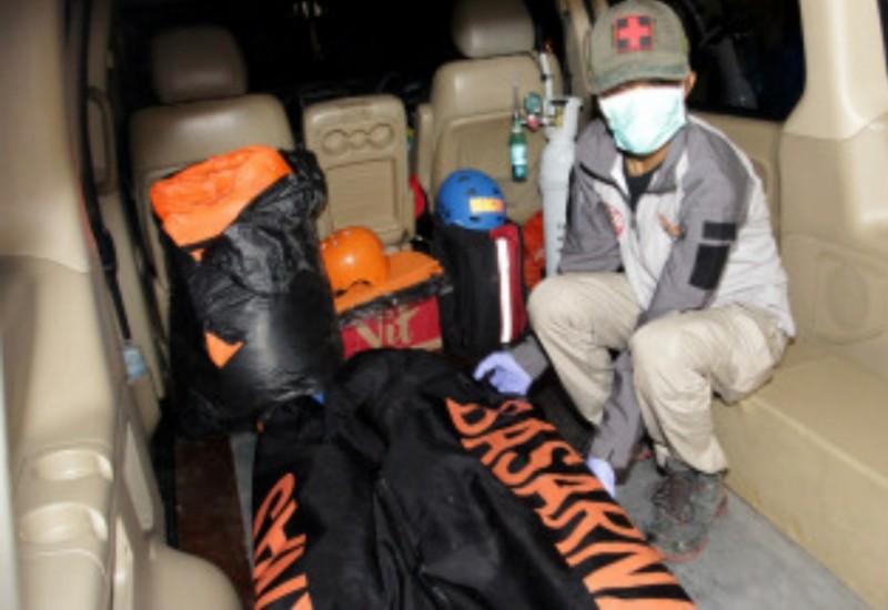 Evakuasi Jenazah korban pesawat Lion Air JT 610 rute Jakarta - Pangkalpinang. (Photo : VIVA/Muhamad Solihin)