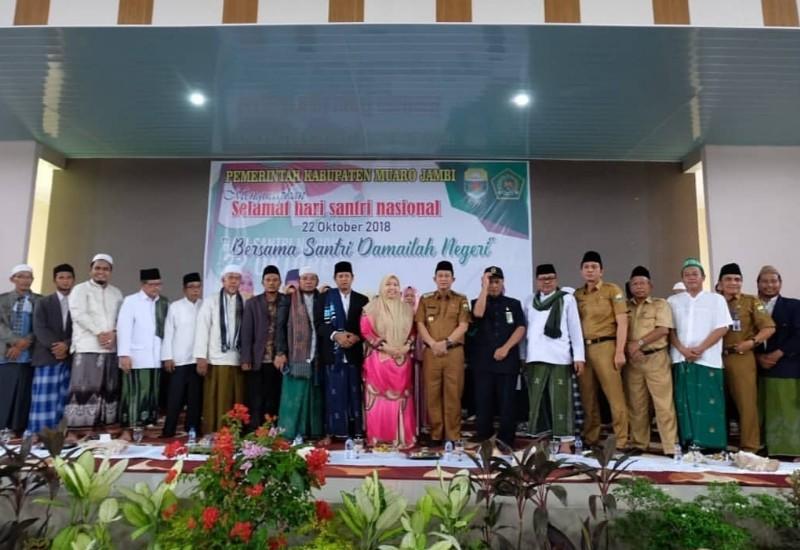 Peringati Hari Santri Nasional ke 4 yang digelar oleh Pemkab Muaro Jambi, bertempat di gedung serbaguna kompleks perkantoran Pemerintah Kabupaten Muaro Jambi.