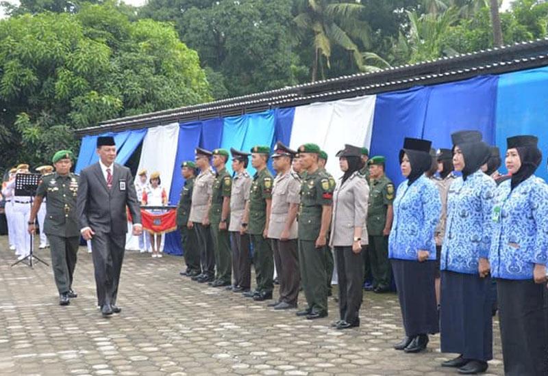 Upacara peringatan Hari Kesehatan Nasional (HKN) Tingkat Provinsi Jambi di lapangan kantor Dinas Kesehatan Provinsi Jambi.