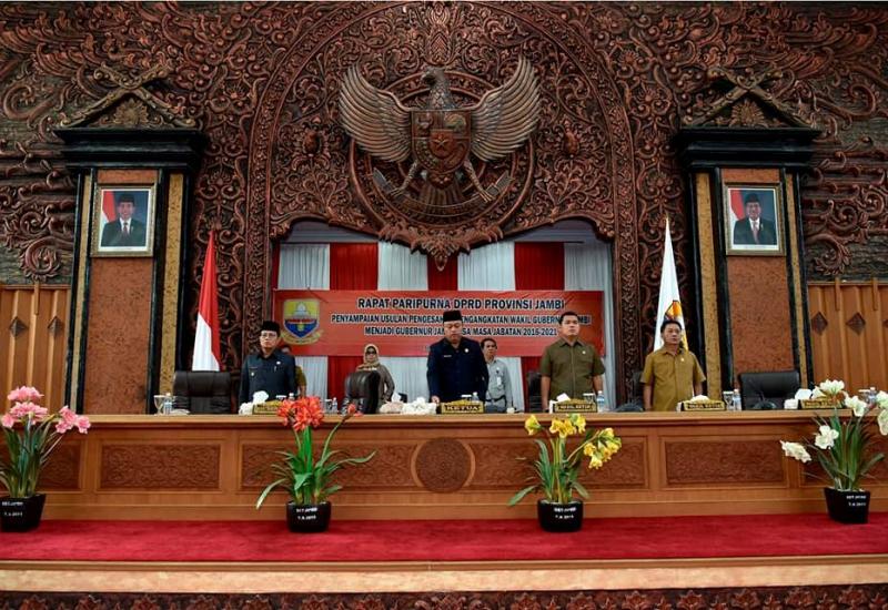 Rapat Paripurna DPRD Provinsi Jambi dalam Rangka Penyampaian Usulan Pengesahan Pengangkatan Wakil Gubernur Jambi Menjadi Gubernur Jambi Sisa Masa Jabatan 2016-2021, bertempat di Ruang Rapat Paripurna Gedung DPRD Provinsi Jambi, Selasa (22/01).