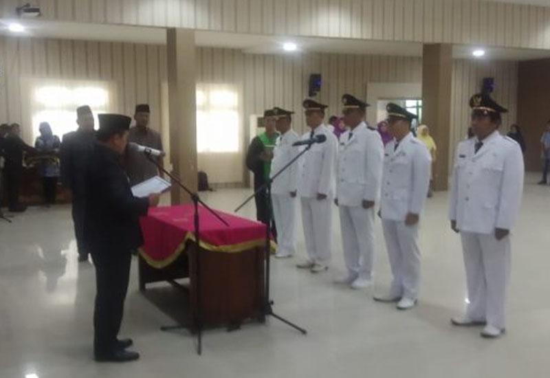 Bupati Merangin Al Haris saat melantik 5 Camat, Sabtu (27/4).