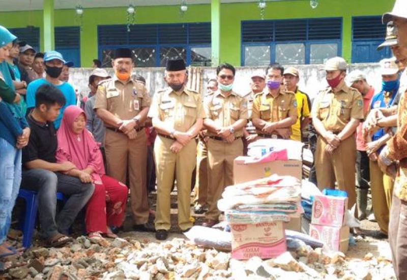 Korban Kebakaran di Pondok Beringin Terima Bantuan Dari Bupati Kerinci