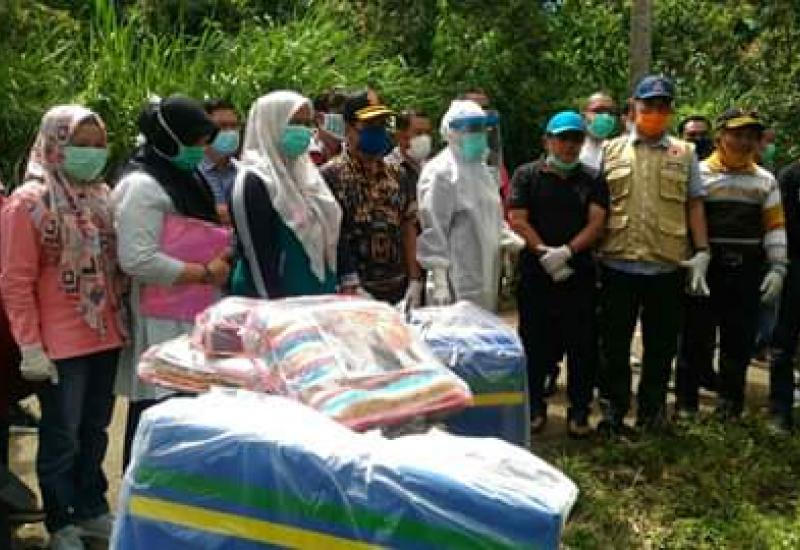 Karantina Mandiri Di Pondok Berukuran 1 Meter, Pj Sekda  Asraf Berikan Bantuan