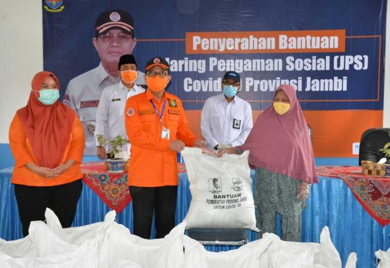 Lebih Hati-hati, Gubernur Jambi Ingatkan Petugas Saat Salurkan Bantuan Terkait Covid-19