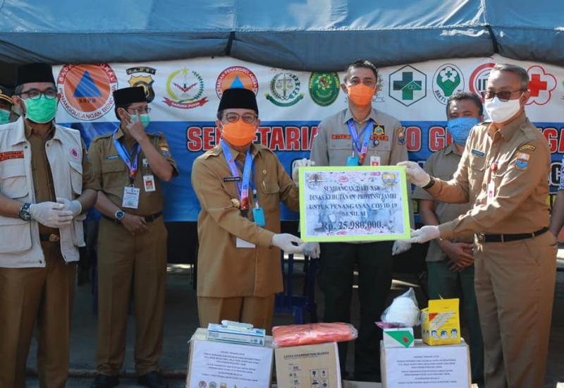 Gubernur Terima Bantuan Untuk Penanganan Covid-19