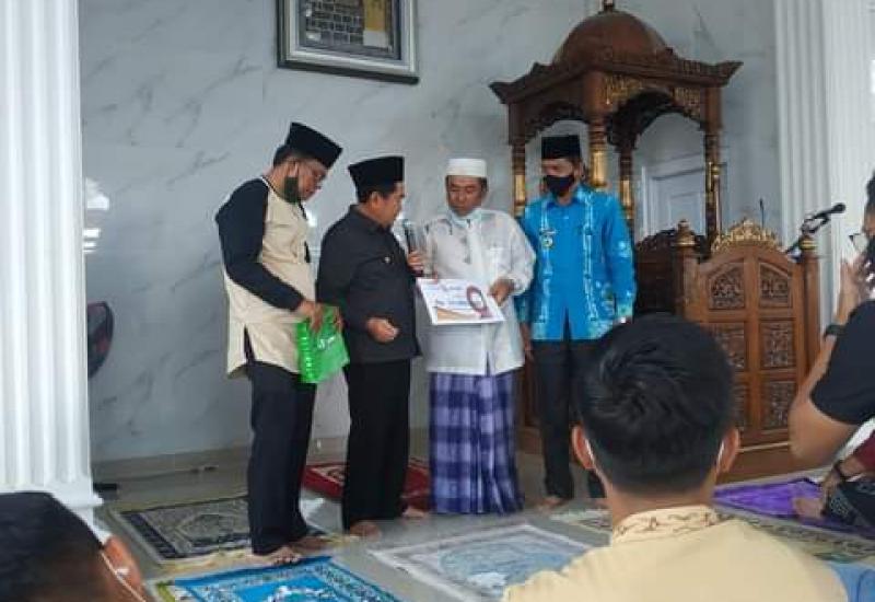 Wako AJB Serahkan Bantuan Pembangunan Masjid Al Hidayah Karya Bakti