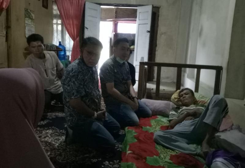 Selalu dekat dengan Masyarakat, Fikar-Yos,Silaturahmi dan Besuk Kakak Ferry Siswadi Yang Sedang Sakit