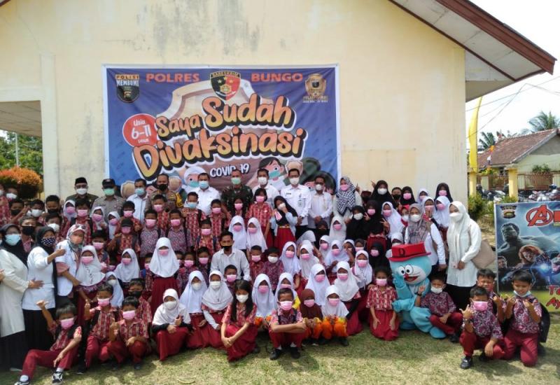 Demi Kelancaran Vaksinasi Anak di SD Negeri 219, Bupati Bungo Laksanakan Peninjauan