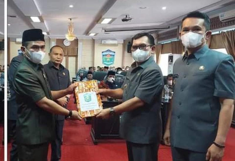Saat Paripurna DPRD Sungai Penuh, Wako Ahmadi Sampaikan 3 Raperda 