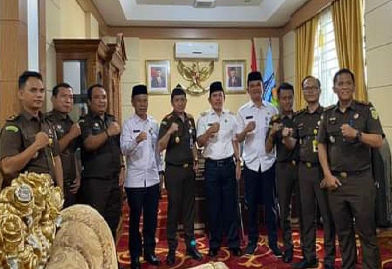 Pemerintah Kota (Pemkot) Sungai Penuh dalam hal ini Bapak wakil walikota Sungai Penuh Alvia Santoni (Antos), menerima kunjungan dan silahturahmi Kepala Kejaksaan Negeri (Kajari) Kota Sungai Penuh yang baru saja di lantik Anton Despinola oleh Kejaksaan Tinggi (Kejati) Jambi Bapak Elan Suherlan, Kamis (8/9).