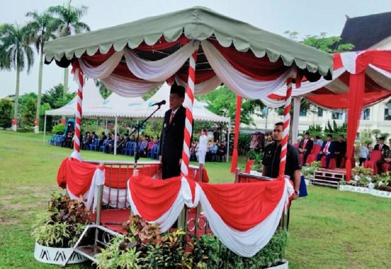 Pemerintah Provinsi (Pemprov) Jambi menggelar Upacara Peringatan Hari Sumpah Pemuda ke-94 Tahun 2022, bertindak sebagai Inspektur Upacara Wakil Gubernur (Wagub) Jambi, Abdullah Sani dengan tema “Bersatu Bangun Bangsa” di Halaman Kantor Gubernur Jambi, Jumat (28/10).