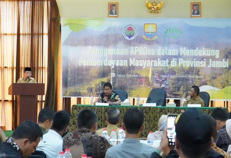 Gubernur Jambi, Al Haris menghadiri dan membuka Workshop Penggunaan Anggaran Pendapatan dan Belanja Desa (APBDes) dalam Mendukung Pemberdayaan Masyarakat di Provinsi Jambi yang diselenggrakan Komunitas Konservasi Indonesia WARSI, di Hotel Golden Harvest Kota Jambi, Selasa (04/10).