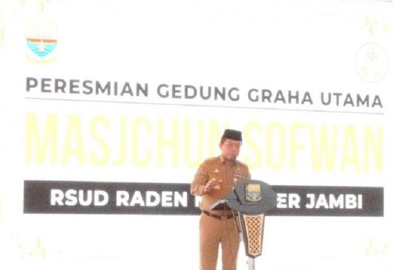 Gubernur Jambi, Al Haris dan Wakil Gubernur (Wagub), Abdullah Sani   mendampingi Wakil Menteri Kesehatan RI, Dante Saksono Harbuwono yang secara   langsung meresmikan Gedung Graha Utama Masjchun Sofwan, Rumah sakit Umum   Daerah (RSUD) Raden Mattaher Provinsi Jambi, Selasa (06/09).