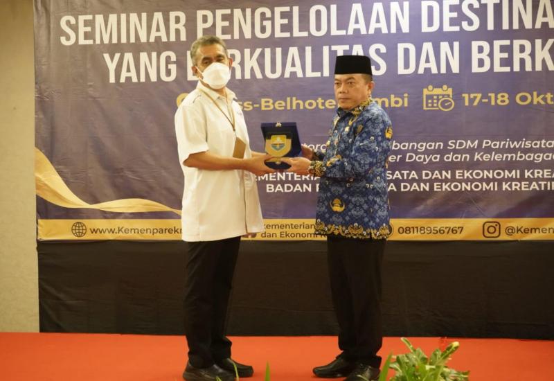 Gubernur Jambi, Al Haris membuka secara resmi Seminar Pengelolaan Destinasi Pariwisata menuju Pariwisata yang Berkualitas dan Berkelanjutan yang diselenggarakan oleh Direktorat Pengembangan Pariwisata Kementerian Pariwisata dan Ekonomi Kreatif RI di Swissbell Hotel Jambi, Senin (17/10).