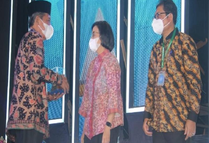 Wakil Gubernur (Wagub) Jambi, Abdullah Sani mewakili Provinsi Jambi   menerima pemghargaan dari Kementerian Keuangan Republik Indonesia atas   capaian Opini Wajar Tanpa Pengecualian (WTP) minimal 10 kali berturut-turut   dari Badan Pemeriksa Keuangan (BPK) RI 