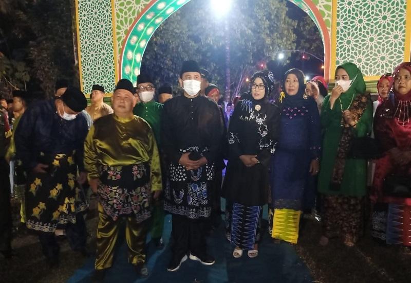 Bupati Kabupaten Bungo H. Mashuri membuka MTQ ke-7 Tingkat Kecamatan   Jujuhan yang bertempat di Dusun Ujung Tanjung, Kamis (19/05).