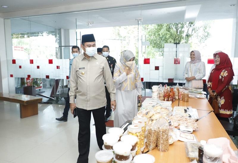 Bupati Kabupaten Bungo, H. Mashuri menghadiri Halal Bihalal Pengurus   PKK Kabupaten Bungo bersama Pengurus PKK kecamatan dan Kelurahan dalam   lingkup Kabupaten Bungo di Hotel Amaris Bungo, Kamis (19/5).