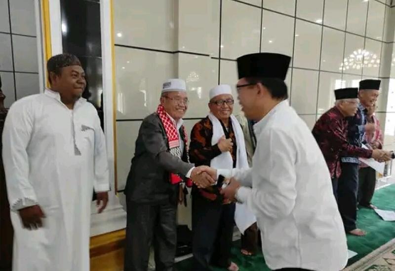 Wako Ahmadi Hadiri Majelis Pengajian Ulama Kabupaten Kerinci-Kota Sungai Penuh. 