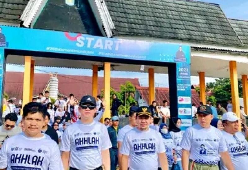 Ba’da Salat Subuh, Ketua DPRD H. Fajran Ikut Jalan Sehat HUT 25 Kementrian BUMN