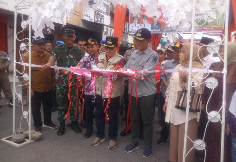 Hadiri Peresmian Pasar Ramadan Dan Pasar Mambo, Ini Harapan Ketua DPRD H.Fajran 