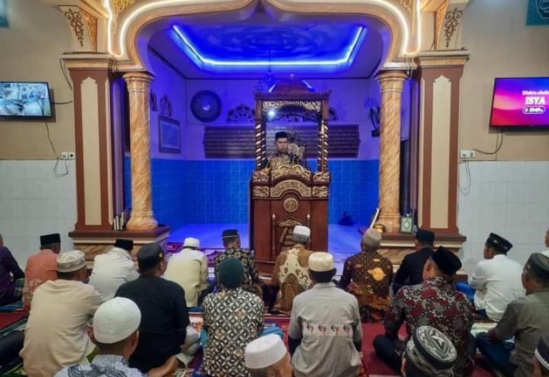 Ketua Komisi IV DPRD Fadli Sudria Tausiyah Di Masjid Raya Pasar Jujun