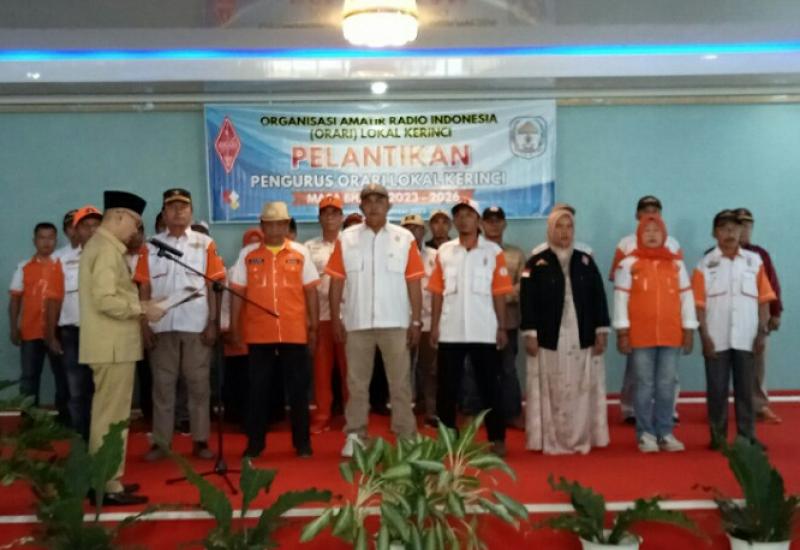 Bupati Kerinci H. Adirozal Lantik Dan Kukuhkan ORARI Lokal Kerinci
