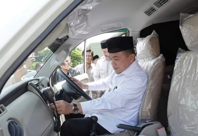 Gubernur Jambi Al Haris Serahkan Bantuan Ambulance dari CSR Bank Jambi