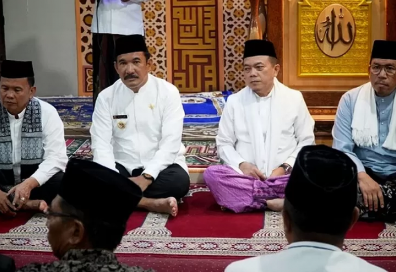 Gubernur Al Haris Serahkan Bantuan CSR Pada Safari Ramadhan Perdana Di Kerinci