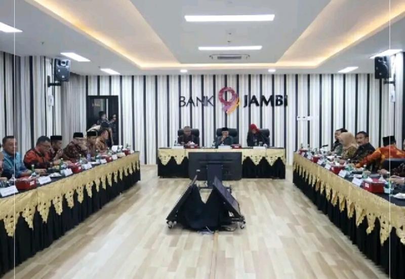 Bahas Penetapan Calon Direktur, Wako Ahmadi Hadiri RUPSLB Bank Jambi